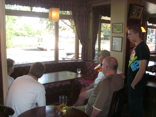 S73R0090 watching the cricket