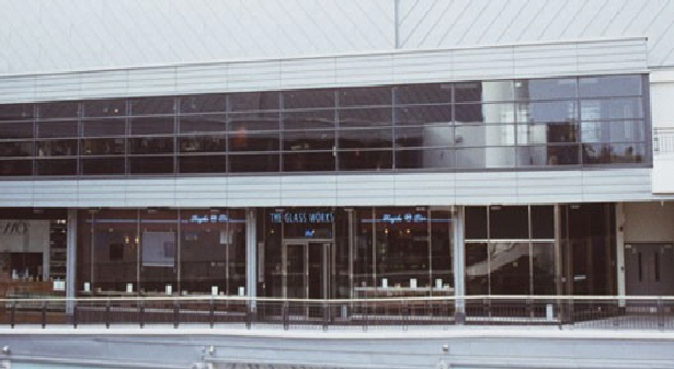 W090a Glass Works Image011