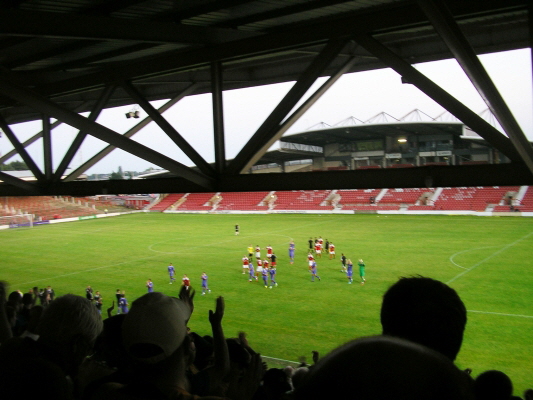 Z07. Wolves players acknowleged fans at end of game