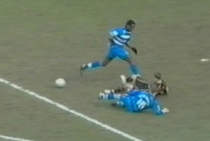 Franek brought down but ball goes to Kenny